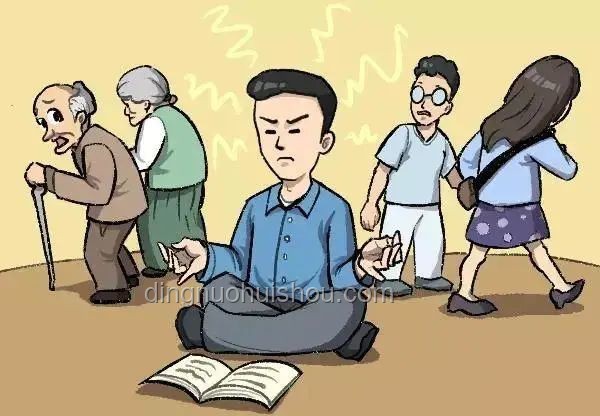 久坐打工人偷練爬行現象解析與解決方案