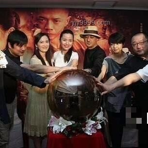 閆妮送外賣引熱議，明星親民體驗背后故事