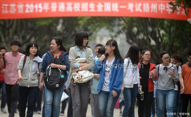 所有監考女老師不允許穿高跟鞋：深度解析與影響探討
