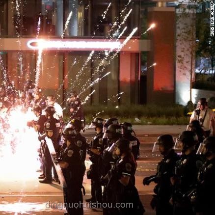 洛杉磯警方失控局面解決方案