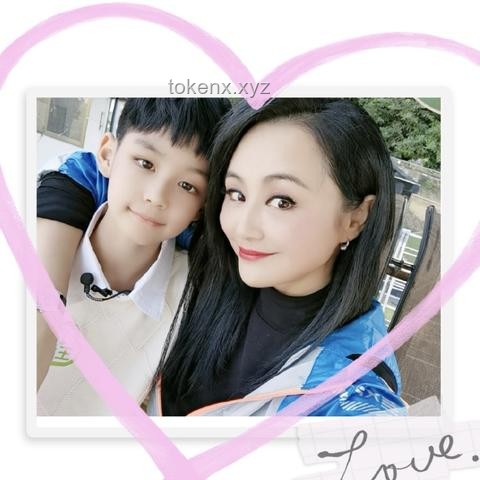曹穎14歲兒子顏值出眾，星二代形象塑造案例研究