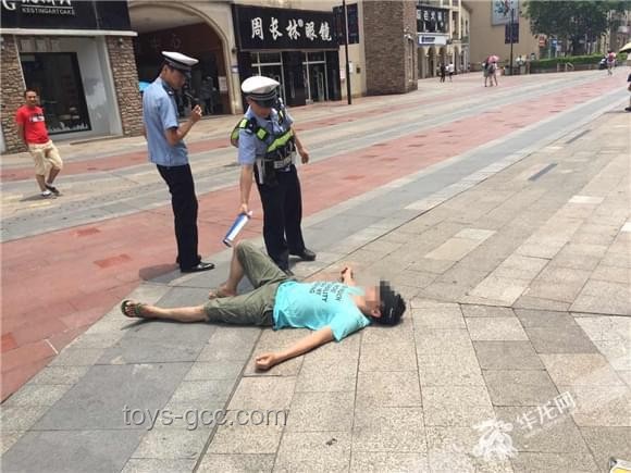 重慶街頭學生被銬事件：老人行為與社會反應的深度對比