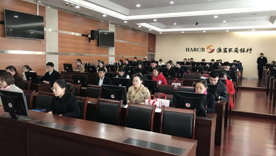 銀行柜員使用放大鏡與常規(guī)方式辦業(yè)務(wù)對(duì)比分析