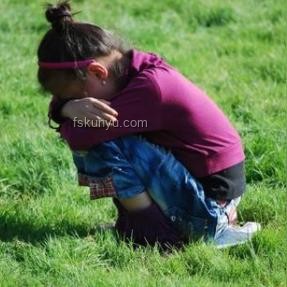 抑郁癥少年與老師的批評：站在一起的力量