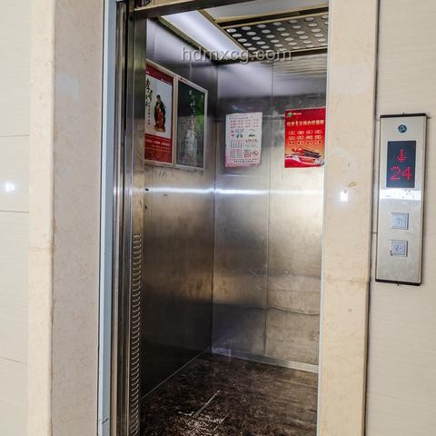 電梯驚魂后的創新思維啟示：跨界安防與應急響應