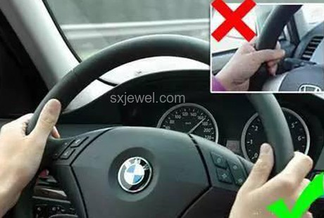 開車安全指南：杜絕腳伸窗外邊玩手機邊駕駛行為