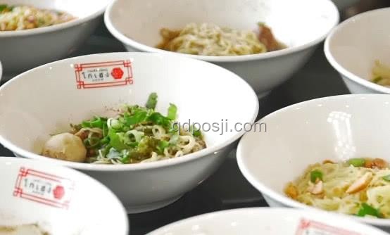 六塊錢一碗的面與宴請風波：背后意義何在？