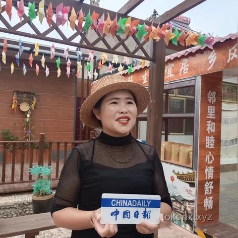 顏值之外的魅力密碼：為何她總能吸引眾人目光？