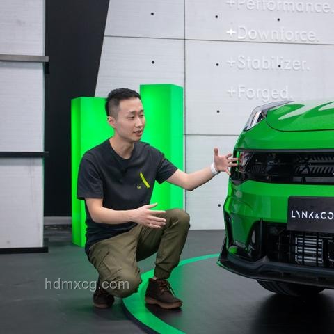 “左腳剎車，右腳油門”推崇現象背后的行業洞察