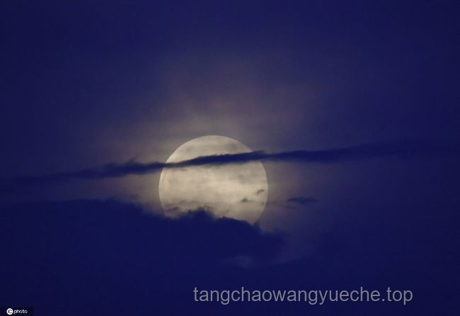 草莓月亮與普通滿月對比分析：天文奇觀與常規天象