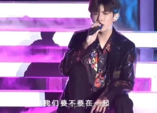 王源地鐵里的傷心情歌：音樂情感與公眾空間的深度交融
