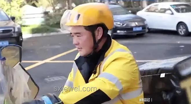 武大職工子女駕車逼停騎行學生案例研究