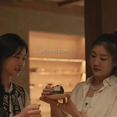 泡泡瑪特創始人理念VS傳統價值觀：無用與永恒的深度剖析