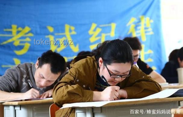 年輕人扎堆鄉鎮公務員，比港大碩士香？