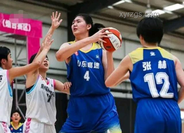 張子宇身高優勢對比：對手難以阻擋的2米26巨塔