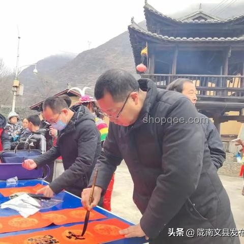 臺(tái)網(wǎng)紅“館長(zhǎng)”大陸游情感回顧案例研究
