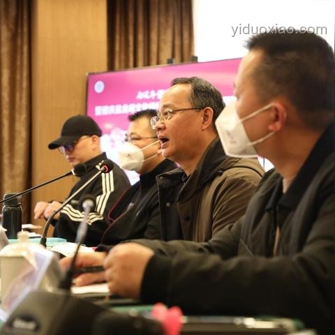 打破偏見，創新無界：從“館長”事件看跨界思維的覺醒
