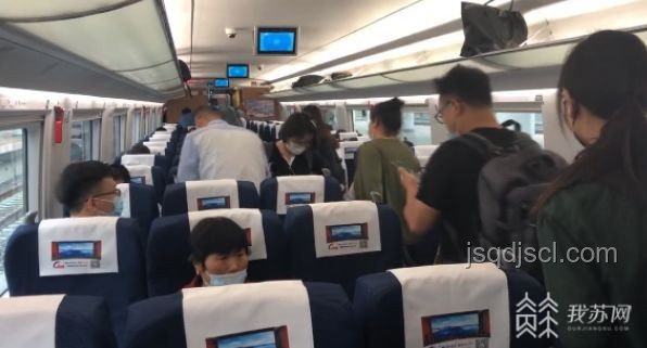 列車工作人員吸煙事件對比分析：職業操守與公眾期望