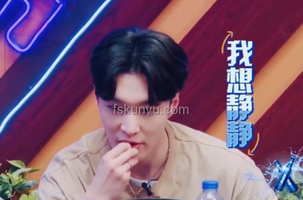 張藝興直播上英語課：明星學習新風尚