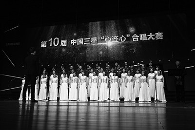 《日不落》大合唱：音樂共鳴與社會文化現象深度分析