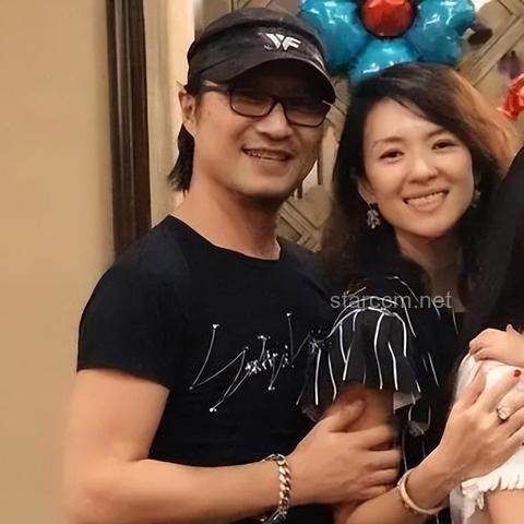 汪峰與寧靜牽手事件：公眾形象與情感表達(dá)對比