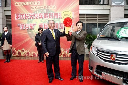 跟領導同車下鄉，巧答辦公室傳言