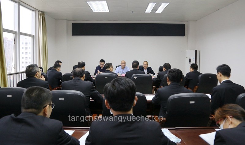跟領導同行被問辦公室主任人緣問題，如何回答？