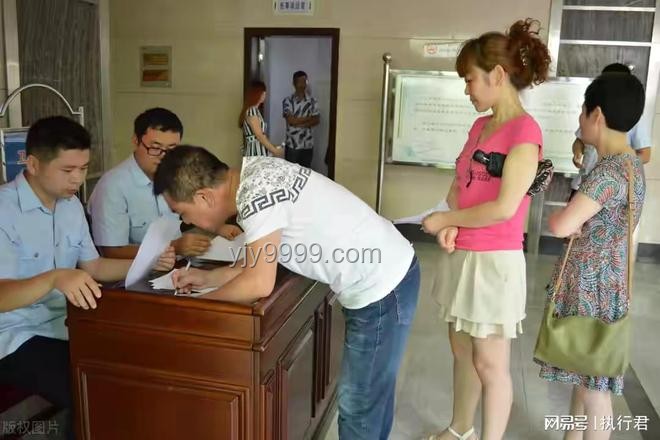 老人怕兒媳爭房產，如何指定兒子個人繼承？