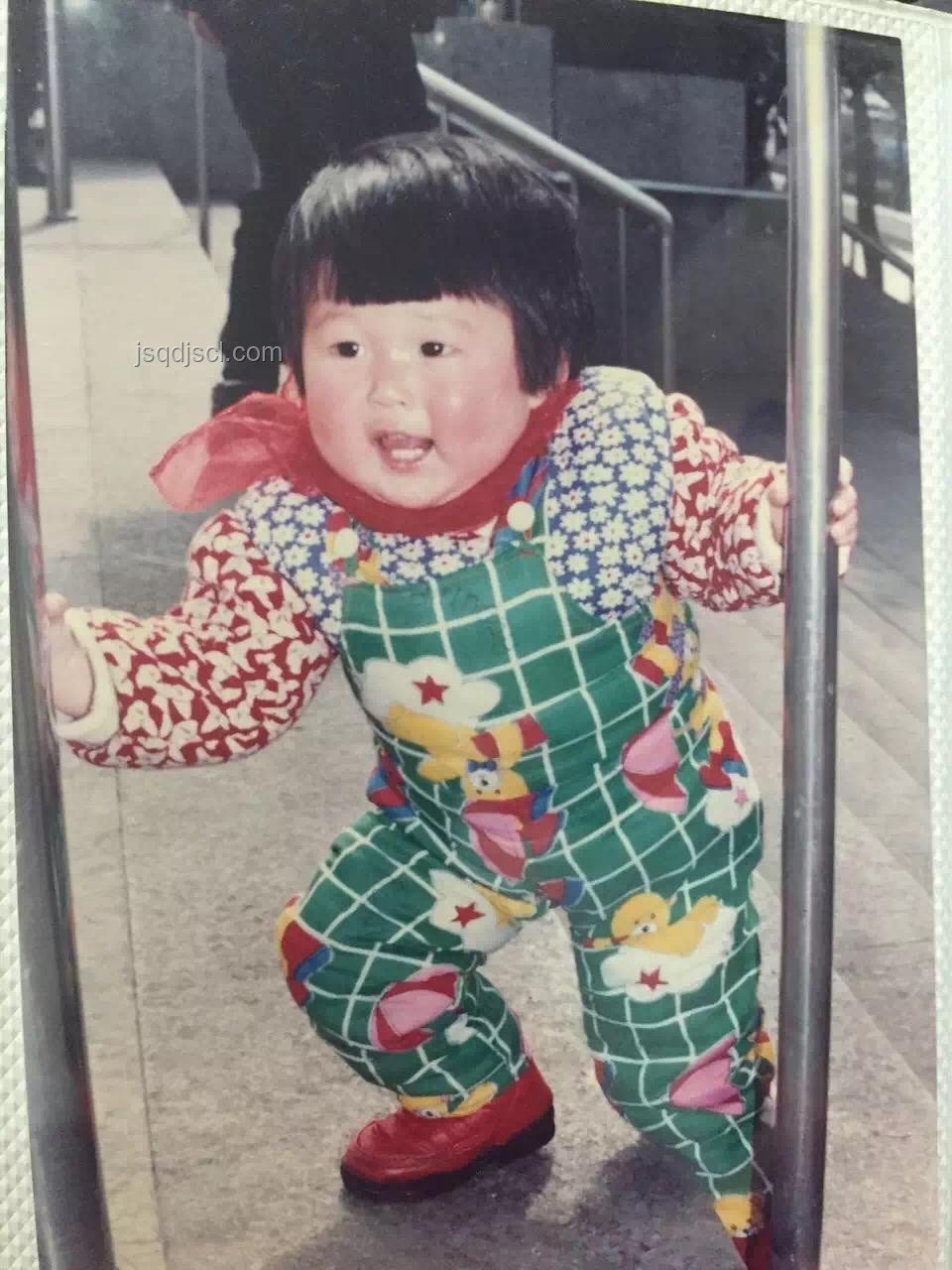 那些小時(shí)候買(mǎi)的丑衣服，藏著童年的小確幸????