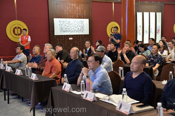 63歲中國農大校長全程站立撥穗14小時：教育真諦的深度詮釋
