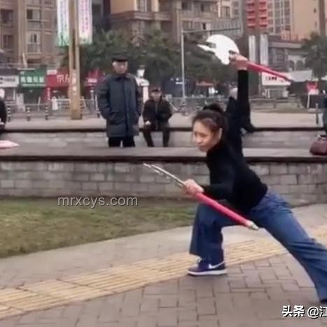 李連杰與凌云夢幻聯動案例研究：影視與科技的跨界融合