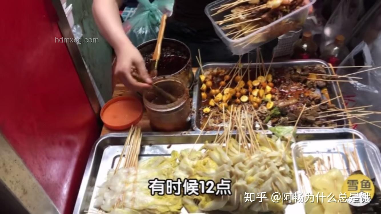 美食博主沉浸式出差VS傳統(tǒng)出差方式對比分析