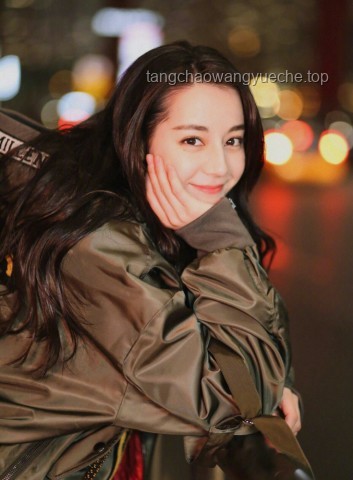 迪麗熱巴絕美戀夏風：時尚影響力與娛樂產業新趨勢