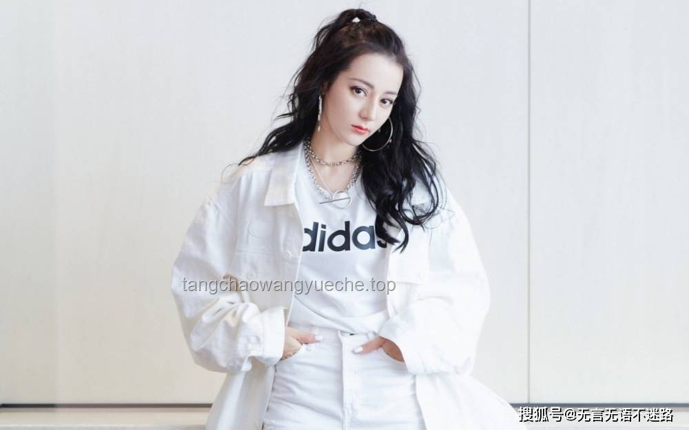 迪麗熱巴絕美戀夏風：時尚影響力與娛樂產業新趨勢