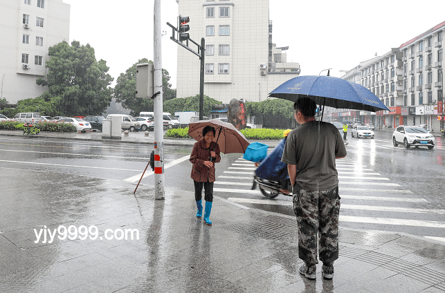 雨中溫情缺失？創新視角重塑警民互動