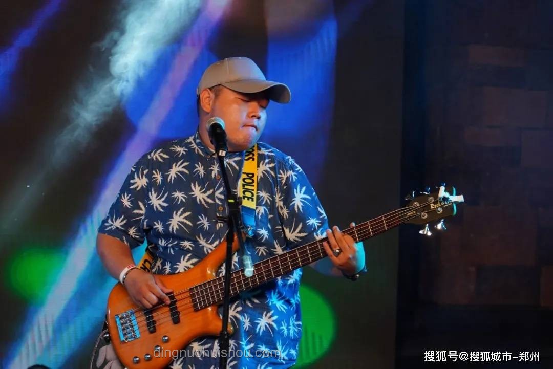 張杰舞臺(tái)宣言：以音樂創(chuàng)新逃離歌手標(biāo)簽，探索無限可能