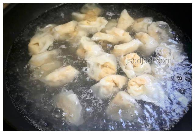 “我被困在了這片餛飩”：莫愁香背后的市場迷局與策略突圍