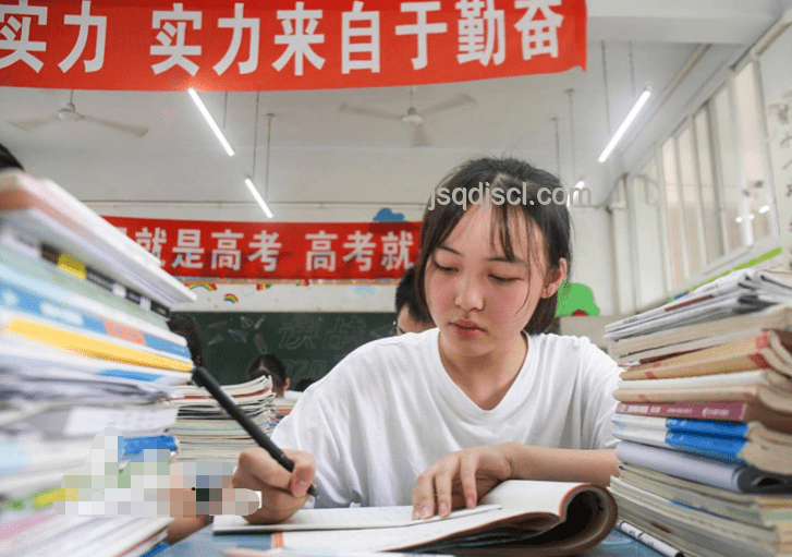 第一視角體驗高考查分時刻：心理波動、數據解析與未來展望