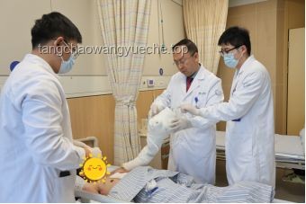 男子吸食火機(jī)氣體再抽煙，瞬間爆炸的驚險一刻