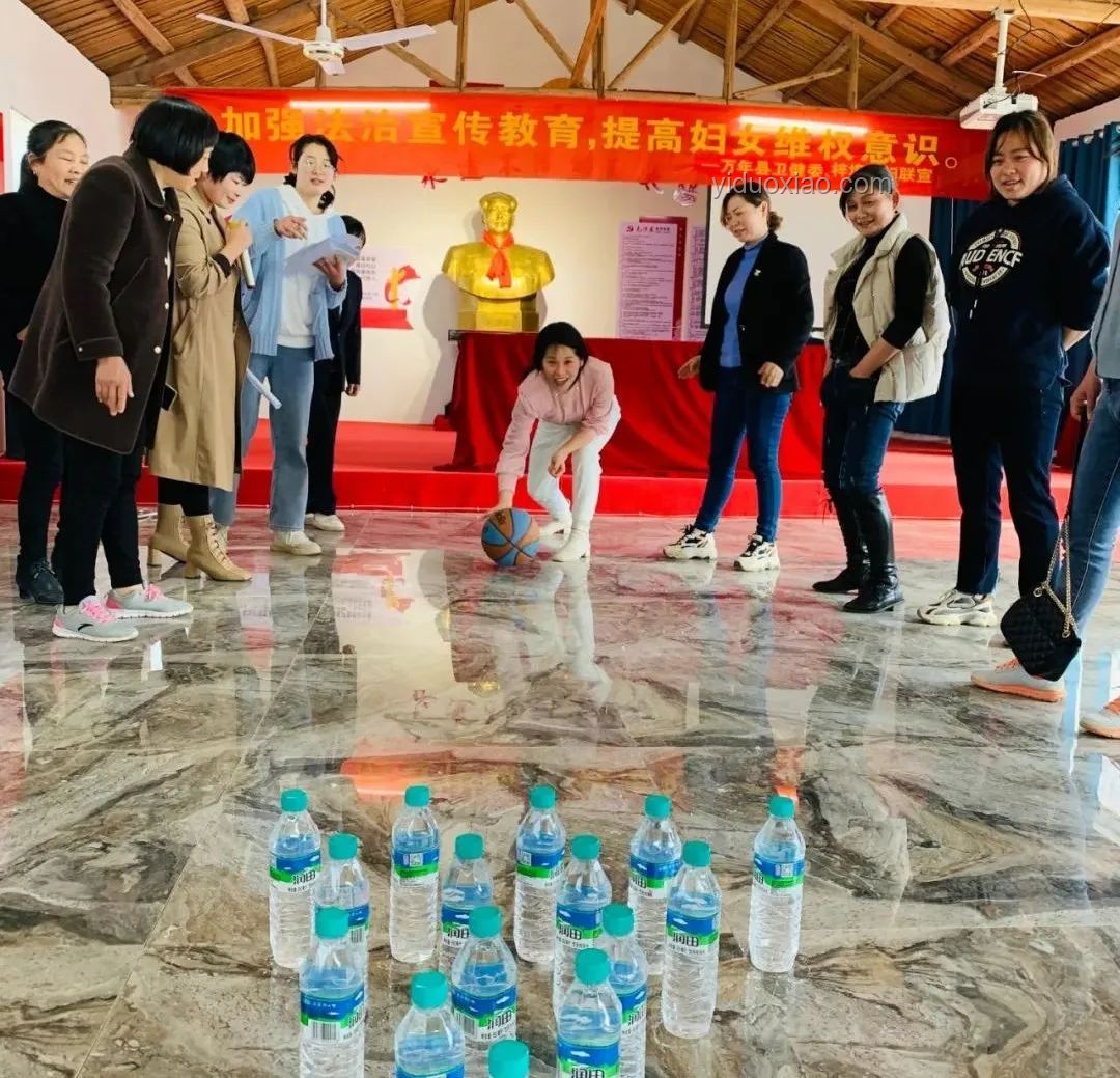 楊采鈺挺孕肚出街：孕期公眾形象與女性權(quán)益的深度剖析
