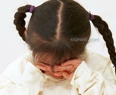 3歲女娃近視千度摸路走：預防與矯正實用指南