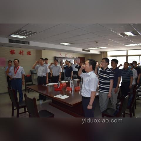 “努力為黨和人民爭取更大光榮”的行動路徑對比