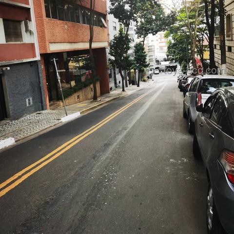 油價(jià)飆升下的創(chuàng)新出行革命：跨界思維重塑成本結(jié)構(gòu)