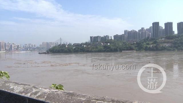 航拍視角下的洪峰過境榕江：村超球場防水淹指南