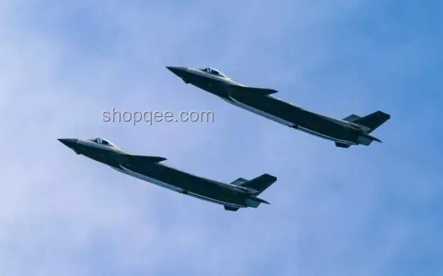 ??多架殲-20騰空迎敵，親歷逼退外機的震撼瞬間！