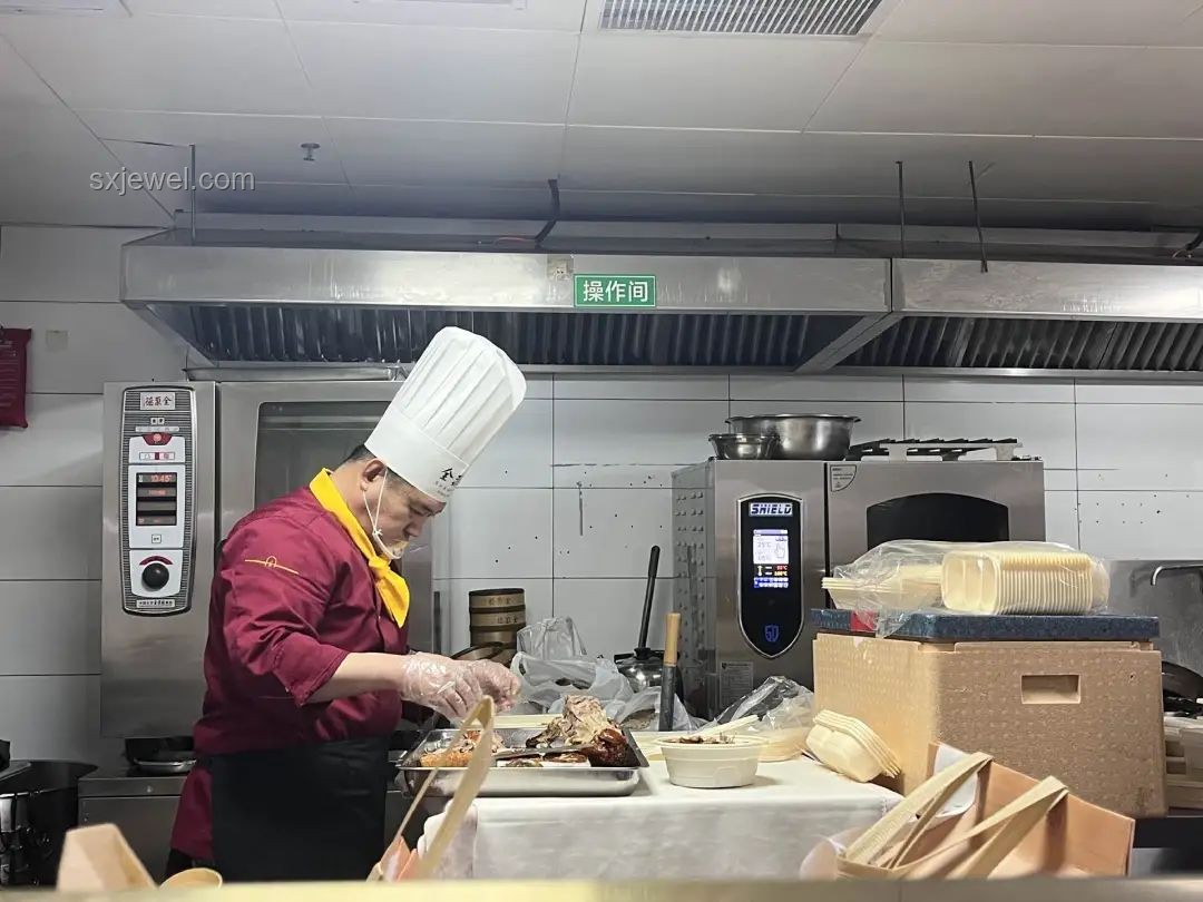 美團「浣熊食堂」引領外賣市場新變革，1200家廚房重塑競爭格局
