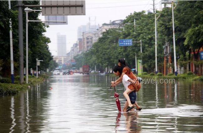 湖北咸豐暴雨癱瘓與海綿城市建設對比分析