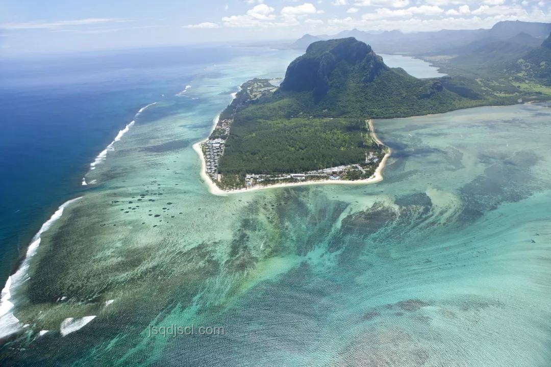 海島水資源差異洞察：臺灣缺水與海南島水資源豐富之謎