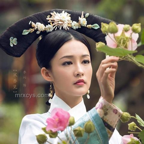 《紅樓夢》女性群像：用現(xiàn)代視角解構(gòu)現(xiàn)實悲劇的創(chuàng)新解讀