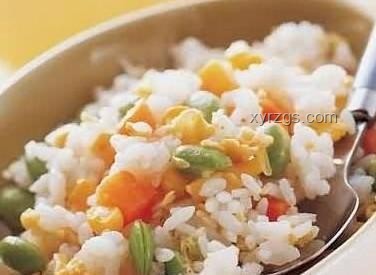 爸爸生日特供：蝦仁蛋炒飯的深度烹飪解析與情感價值